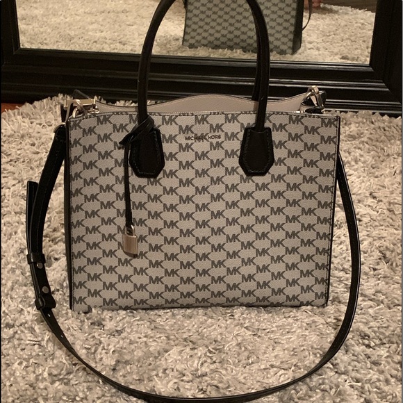 Michael Kors Handbags - Michael Kors purse! Michael Kors Handbags - Michael Kors purse!